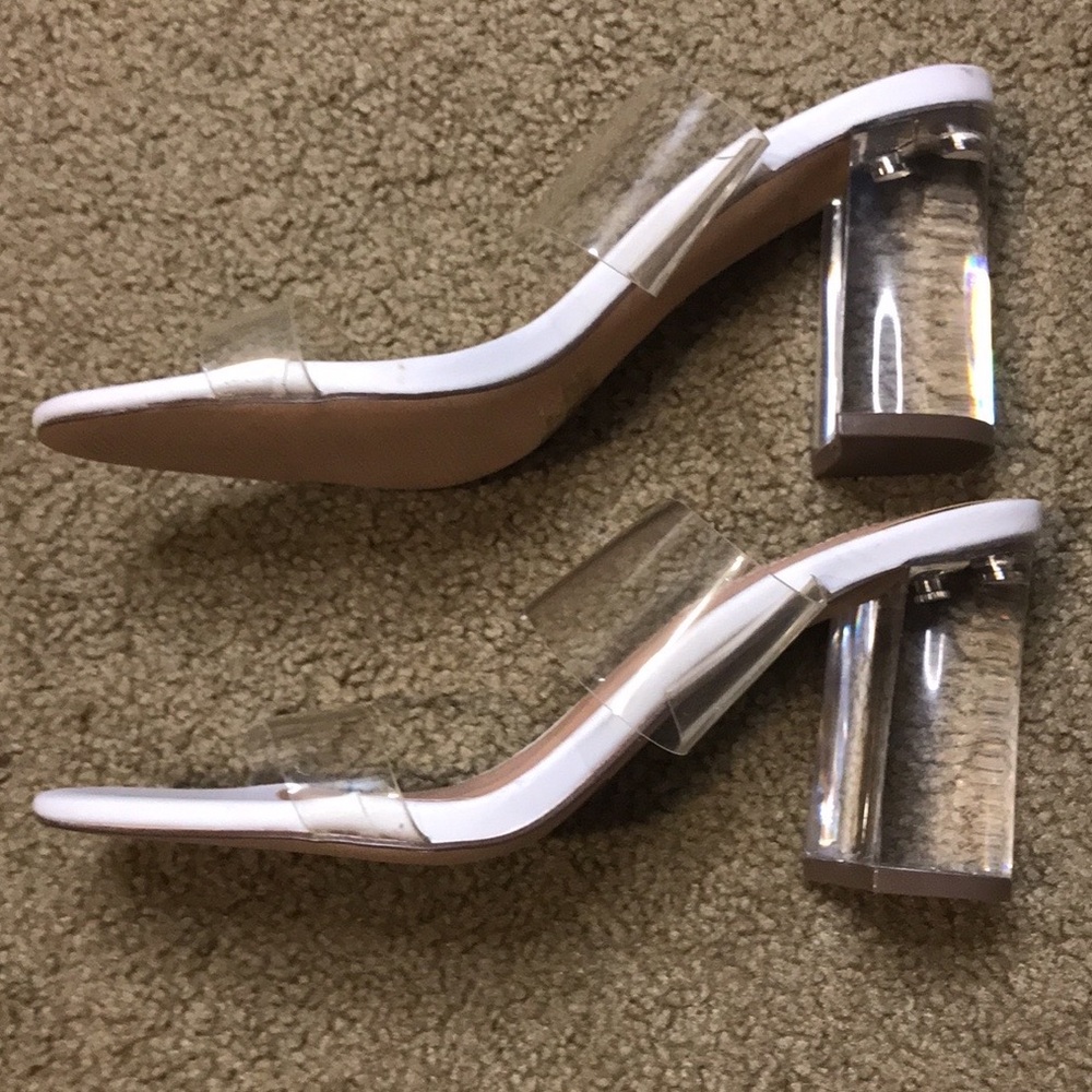 Chelsea and Violet Amore Clear Lucite Block Heel Sandals Size 7 1/2 - Picture 5 of 11